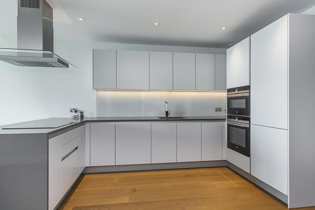 Flat for sale in Sophora House, Battersea, London