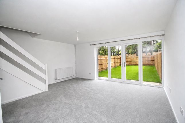 4, Essex Close, Bordon photo 4