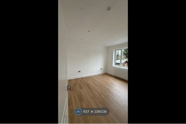 Tolworth Rise North, Surbiton photo 4