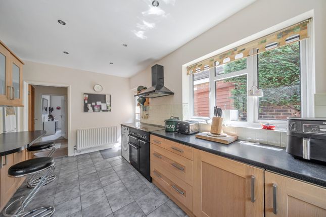 Friary Lodge,, Linersh Wood Close, Bramley photo 4
