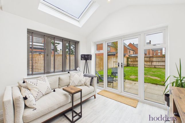 Nightingale Avenue, Chertsey photo 3