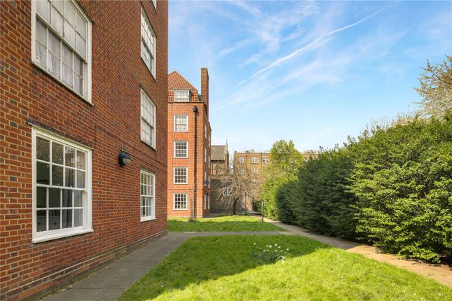 Flat for sale in Mulberry House, Victoria Park Square, Bethnal Green, London