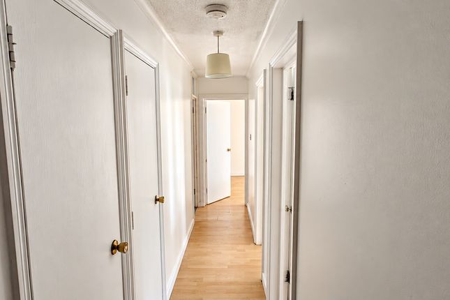 11, Petunia Court, Luton photo 2