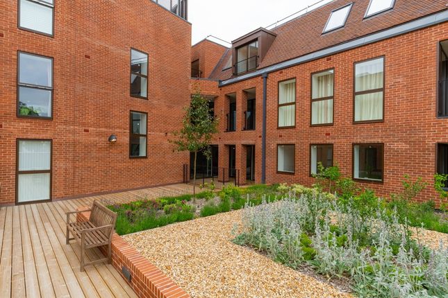Flat for sale in Sycamore Road, Amersham, Bucks