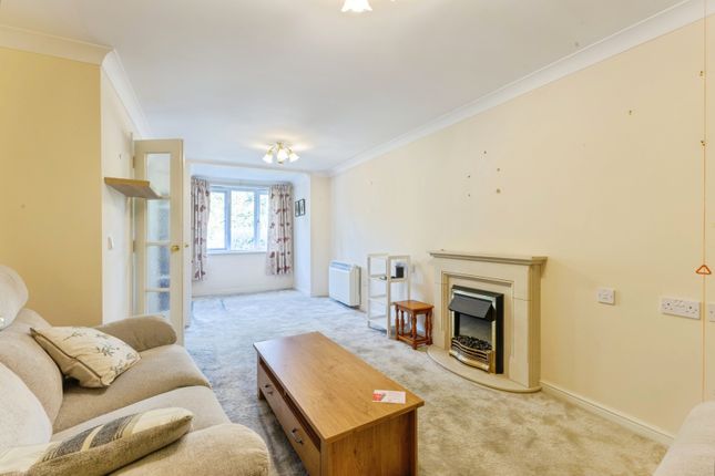 Flat 16, Lalgates Court, 119, Harlestone Road, Northamptonshire photo 3