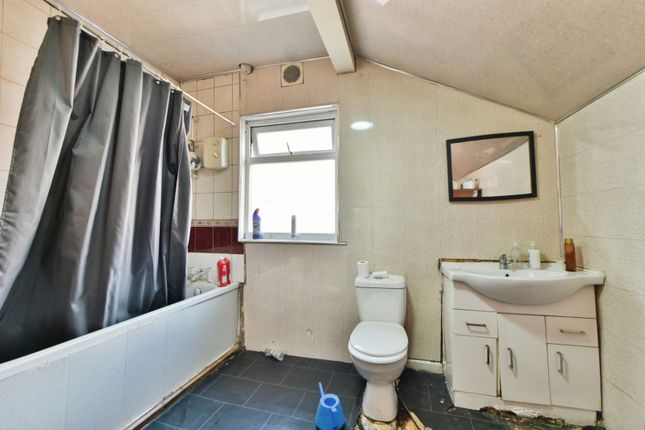 14, Carrill Grove, Greater Manchester photo 4