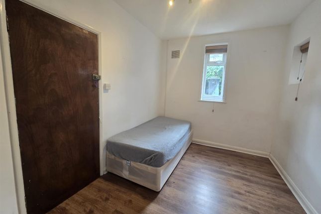61, Elfrida Crescent, London photo 3
