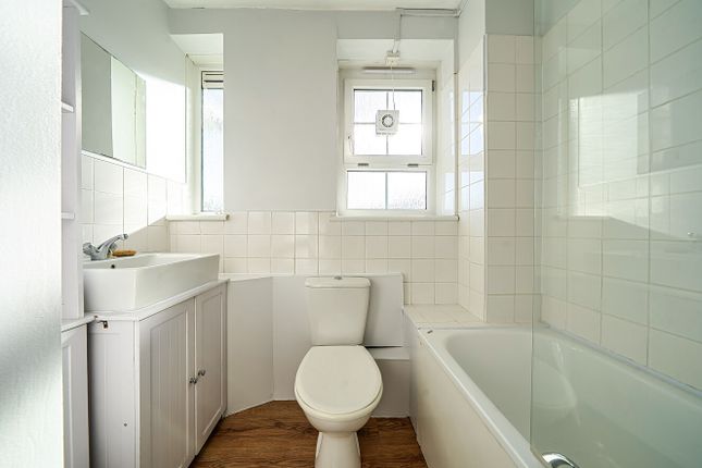 20, Barville Close, London photo 4