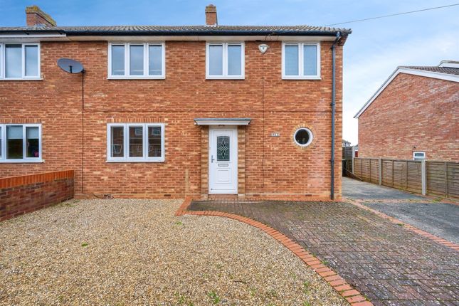 End terrace house for sale in Easton Road, Flitwick, Bedford