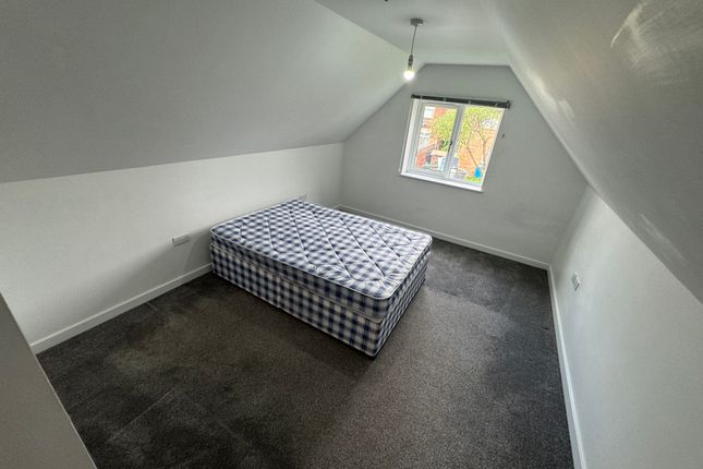 Flat to rent in Albany Street, Hull