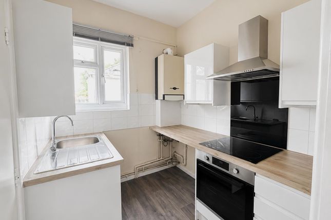 Flat 2, 5 Westfield Terrace, Gloucester photo 3