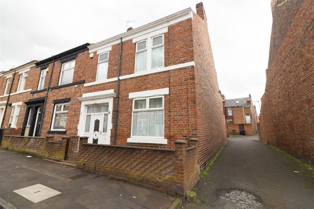 End terrace house for sale in Chandos Street, Gateshead