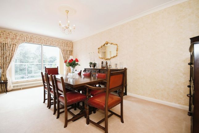 33, Whinfell Court, South Yorkshire photo 3