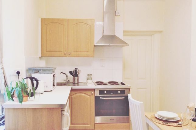 Thumbnail Studio to rent in Leisnter Gardens, London