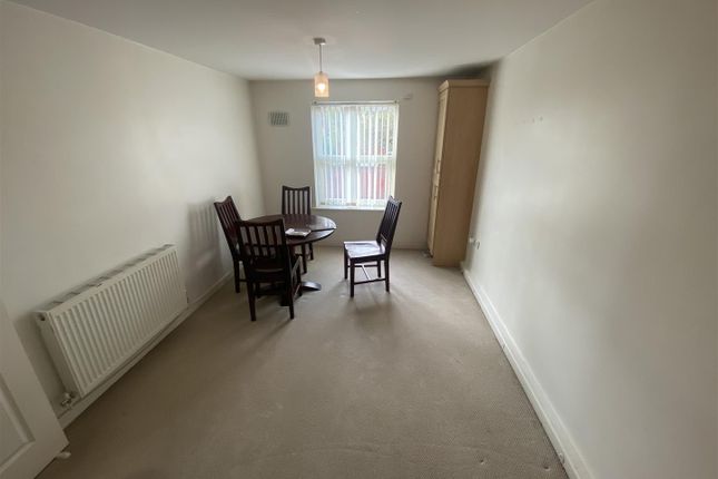 34, Perrett Walk, Kidderminster photo 2