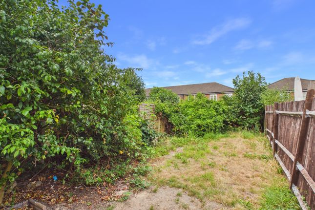 29, Chapel Park Road, Surrey photo 3