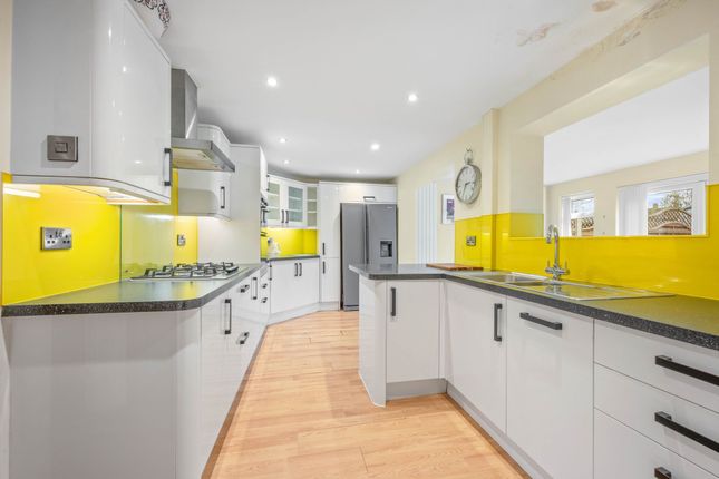 6 South Green Drive, Stratford-Upon-Avon photo 3