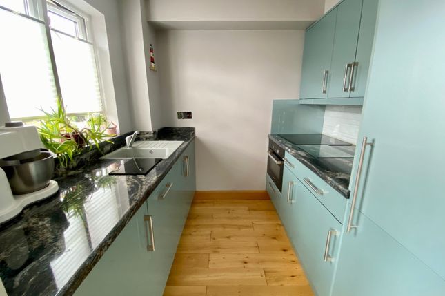 Flat for sale in Caraway Place, Wallington