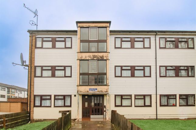 Thumbnail Flat for sale in Hamilton Close, London