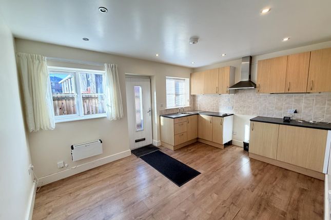 Claud House, Newbury, Gillingham photo 2