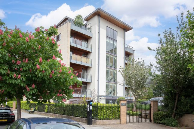 Flat to rent in St James South, Jessop Avenue, Cheltenham
