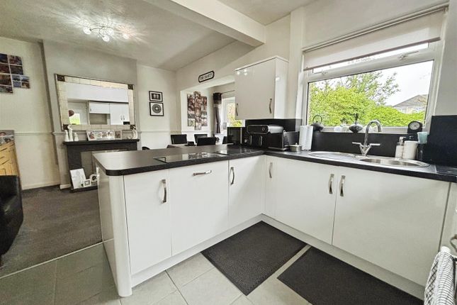 36, Wimborne Drive, Bradford photo 3