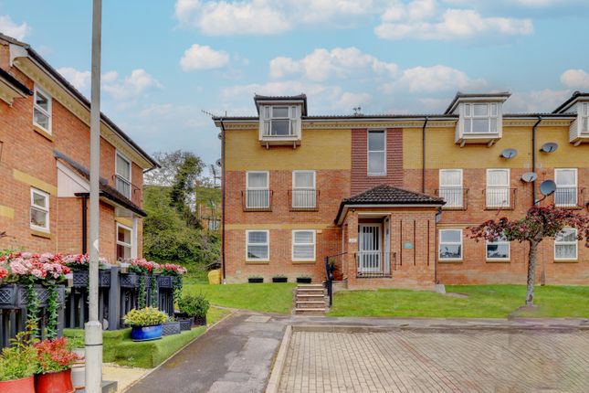 Flat for sale in Lower Furney Close, High Wycombe