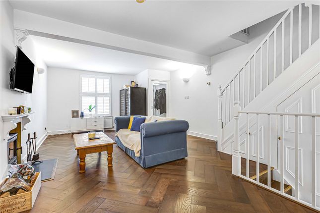 End terrace house for sale in Petergate, London