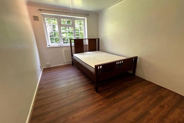 Flat 8, Shelton Court, Slough photo 3