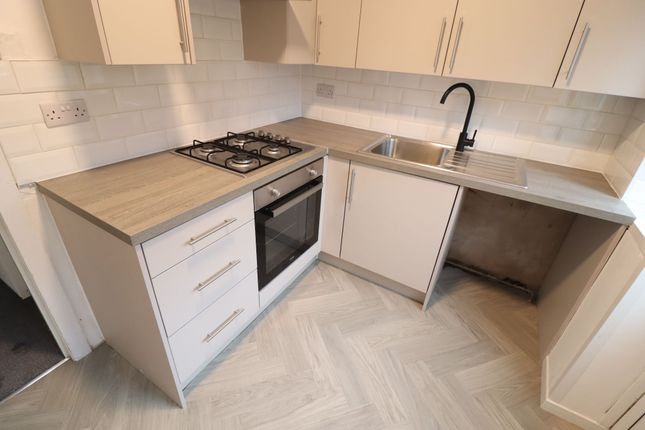 72 Shear Brow, Blackburn photo 5