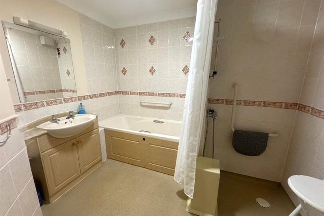 Flat 14, Kingsley Court, Windsor Way, Aldershot photo 3