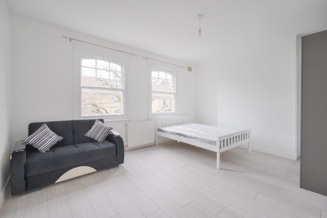 Thumbnail Flat to rent in Turneville Road, London