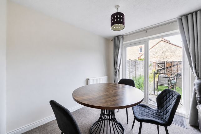 3, Knolles Drive, Faringdon photo 4