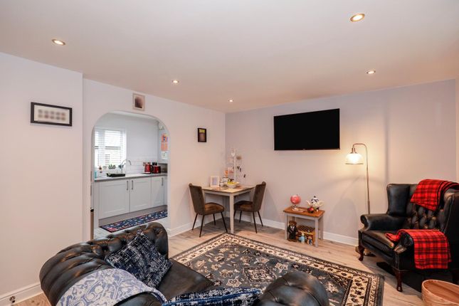 18, Clark Beck Close, Harrogate photo 4