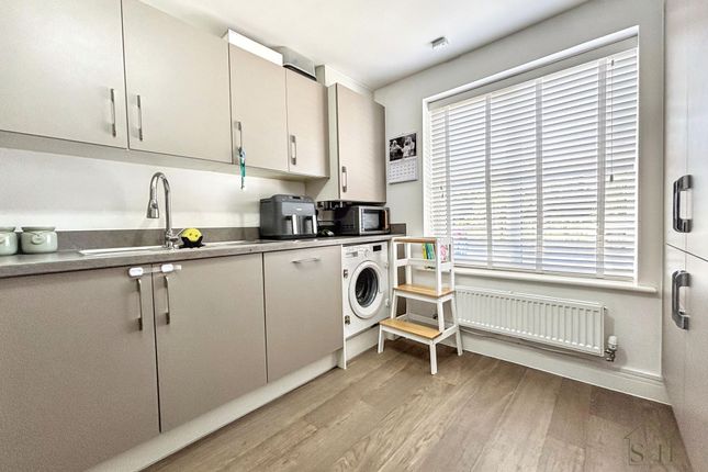 34 De Montfort Drive, Ashford photo 3
