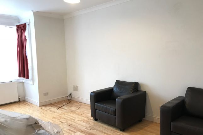 Thumbnail Flat to rent in Whitton Road, Hounslow