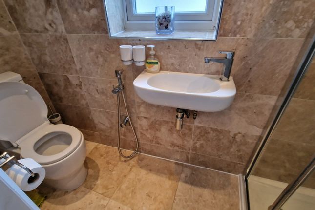 262, Westrow Drive, Room 5, Barking photo 4