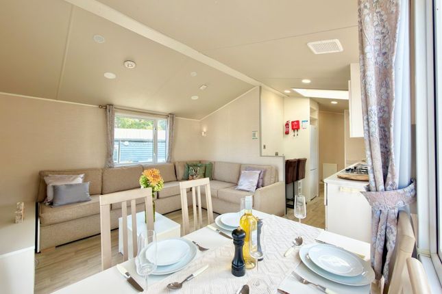 Oaklands Holiday Park, Nr-Clacton-On-Sea photo 4