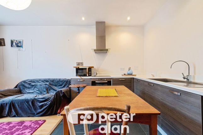 Flat 27, Kings Court, 6, High Street, Newport photo 4