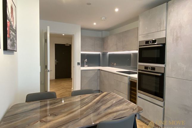 Flat to rent in Victoria Residence, 16 Silvercroft Street