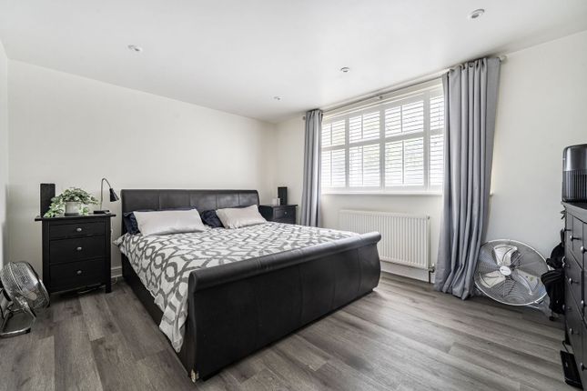 Greenvale Road, Knaphill photo 4