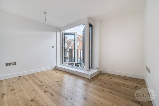 Flat 3, Polo Court, 1, Swan Street, Petersfield photo 2