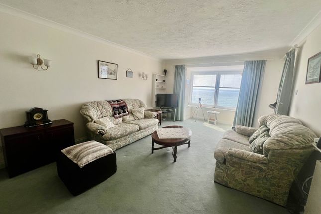 52, Rock Gardens, Bognor Regis photo 5