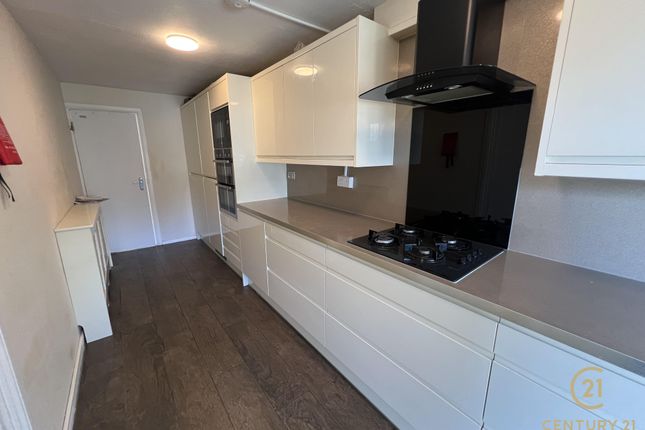12, Lodge Way, SHEPPERTON photo 5