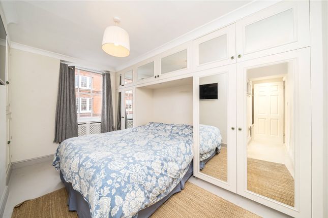 Flat for sale in Smith Street, London