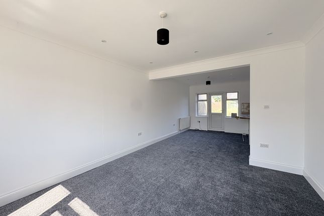 253, Brabazon Road, Hounslow photo 3