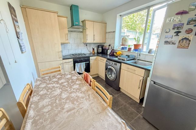 12 Oxhey Drive, Watford photo 4