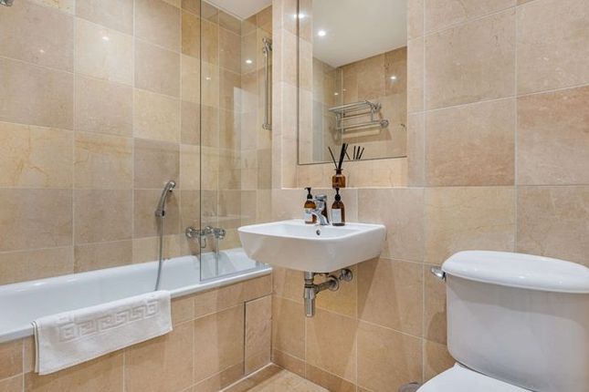 Apartment 45a, London photo 3