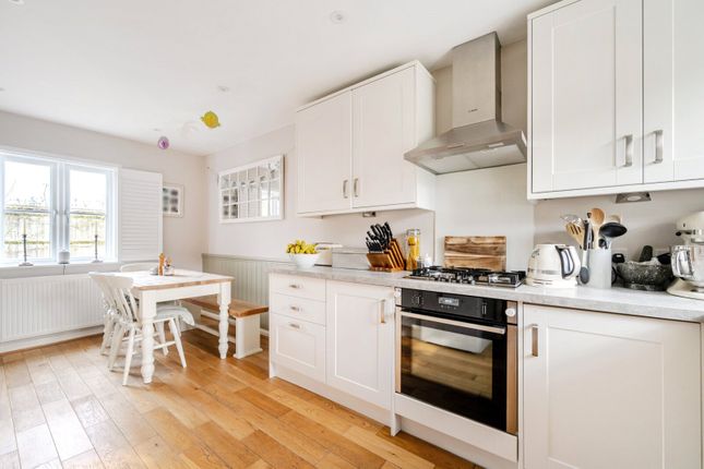 17, Arthur Road, Farnham photo 4