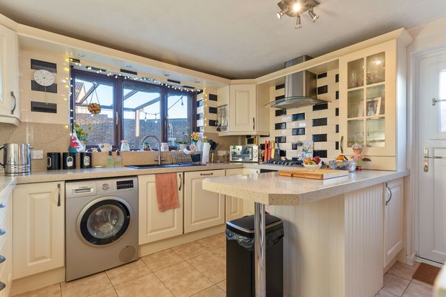 1 Fenner Brockway Close, Newport photo 3